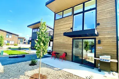 Image de Pet Friendly, Red Poppy at the Quarry, Amazing 2 Bed/2 Bath, Hot Tub, Sleeps 7!