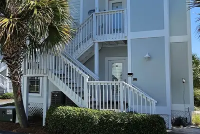 Image de Come Enjoy Our Newly Renovated Beautiful Beach Escape! You'll love it!