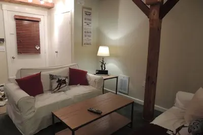 Image de Le meilleur emplacement! Rénové centre village Okemo 2 Br - navette gratuite devant la porte!