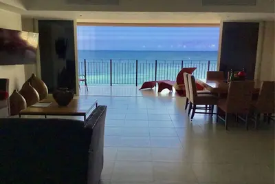 Image de Beachfront Apartment Grand Venetian 2