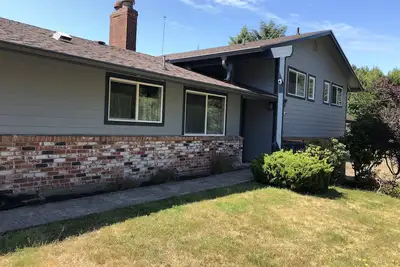 Image de Falcon House - Modern ranch next to city park and just 5 blocks from the beach.