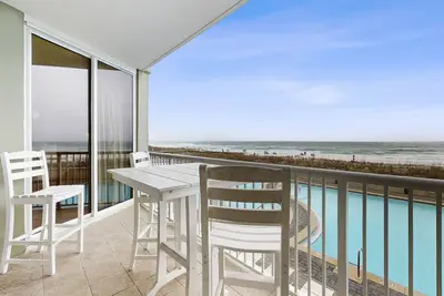 Image de Second Floor Oceanfront Condo with Shared Pools, Ocean View, and Washer/Dryer