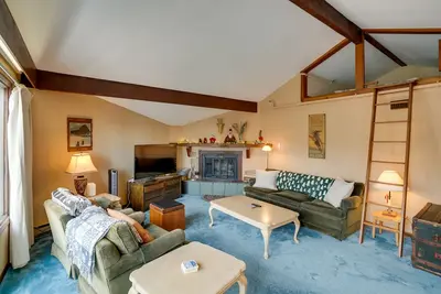 Image de Bright Bromley Mountain Condo with 2 Balconies!