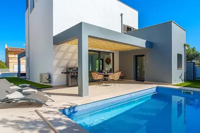 Image de Maison de vacances privée avec piscine privée, climatisation, Wifi, Tv, patio, vue panoramique