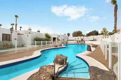Image de Appartement Puerto Chico 9 avec vue sur la mer, piscine, Wifi et balcon.
