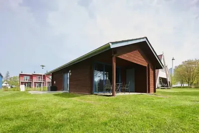 Image de Station balnéaire humide avec parking