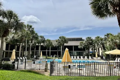 Image de Gorgeous upgraded and spacious Gold-rated condo, perfect for enjoying the Florida sunshine!