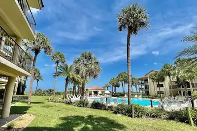 Image de Free Fun Everyday! ! ! Spacious renovated Gold-rated unit sure to make any family smile ear to ear!