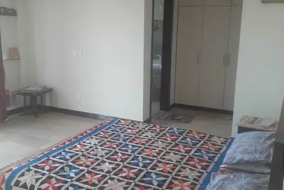 Image de Spacious furnished Room with attached bath and good view