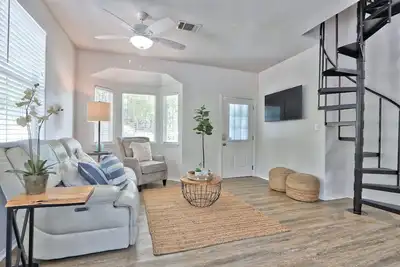 Image de Family-Friendly Canyon Lake Home | Fire Pit, Game Room, Boat Parking