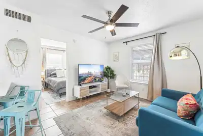Image de Prime Area Chic 1br, Fast WiFi, 7 Min to Downtown