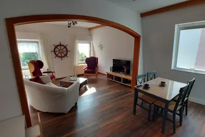 Image de Nice apartment right on the Rhine; mountain-side balcony; centrally located