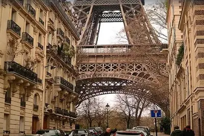 Image de French Elegance On Ave Bourdonnais, Eiffel Tower Views-Quintessential Parisian