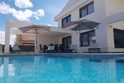 Image de Maison de vacances Buje pour 1 - 8 personnes avec 4 chambres à coucher - Maison jumelée