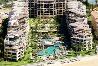 Image de Located on the pristine Medano beach