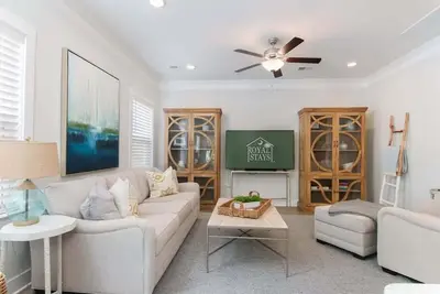 Image de Southern Charming New Home / Mins to Beach & Dwntn