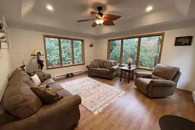 Image de Adorable and affordable! Bright and cozy pocono pines home, close to camelback!