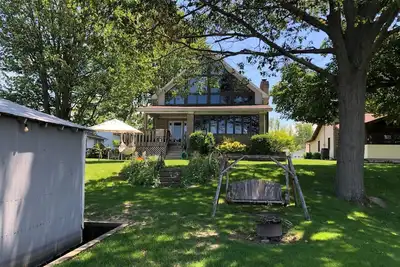 Image de Waterfront with dock, firepit, and incredible views! !