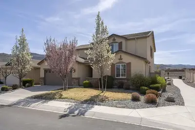 Image de Mt Views 5 Beds 3 Baths Home: Open FloorPlan 20 mins to Mt Rose 35 Mins to Tahoe