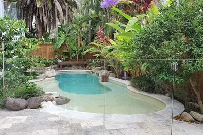 Image de Tranquil Noosa oasis with magnesium pool, putting green and waterways kayaking.