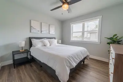 Image de 2-Br Enjoyable and Cozy Home Near The Momentary & 8th Street Market
