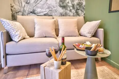 Image de New Eiffel Tour! Splendid 2br & 1 Br Apts in the Heart of Paris