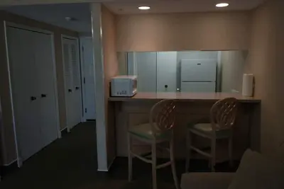 Image de Confortable 1 Bedroom Condo. Cable tv -internet