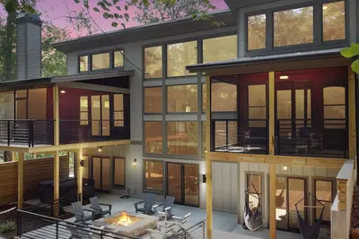 Image de Luxury Cabin w/ Private Waterfall, Hot Tub, Fire Pit & More