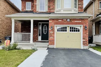Image de Beautiful detached 3 bedroom house, 5 min from Go station.