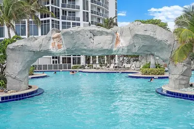 Image de Elegant Suite in Beachfront Resort + Luxe Amenities