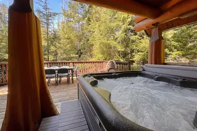 Image de Florencia Bay-Sophisticated Forest Haven-Hot Tub