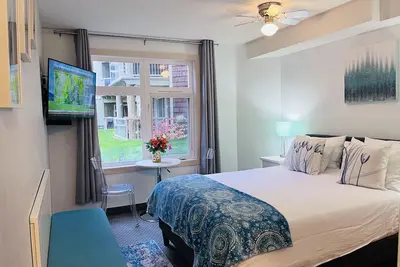 Image de Warm & Cozy 1br & Ba Small Hotel Room in Canmore; Free Ug Parking & Gym & Ac