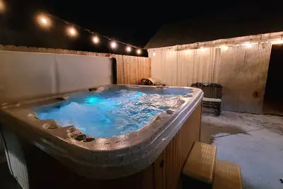 Image de Romantic Augusta Cottage w\/ hot tub