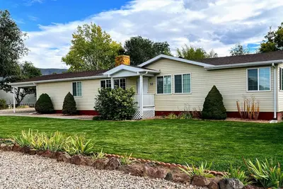 Image de ★Entire House♥Pickle-ball★Bbq★WiFi\/Arcade\/Games★Basketball★Volleyball★Fire Pit