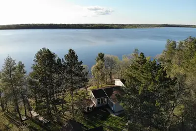 Image de secluded peaceful lakefront 4br/2ba Book Now!