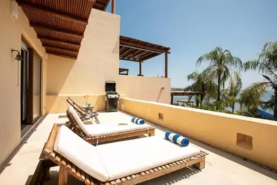 Image de “Casa del Caracol Feliz” Oceanfront luxury Villa