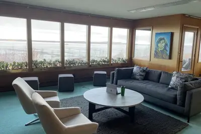 Image de 3-Br House with Sweeping View of Bootleggers Cove