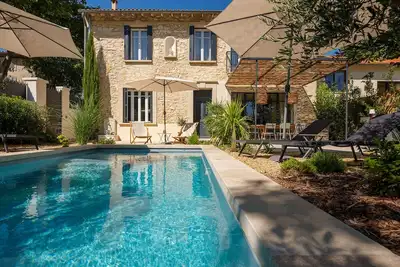 Image de Maison de village avec piscine
