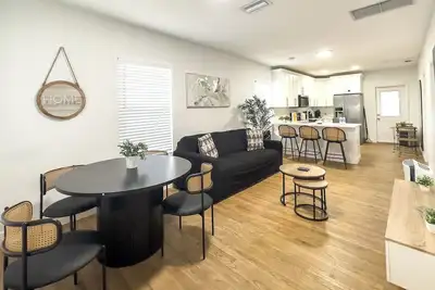 Image de Cozy Stylish Chic Home Ybor, Dt Central Location