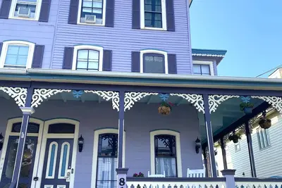 Image de Victorian 2 bedroom flat 1 block from Beach!