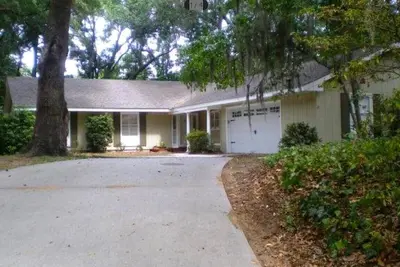 Image de Golf retreat; 3/2. 5, crib, mid island neighborhood across from Sea Palms Golf!