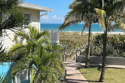 Image de \"Blast Off from the Beach: 2br w/ Launch Views & Private Access!
