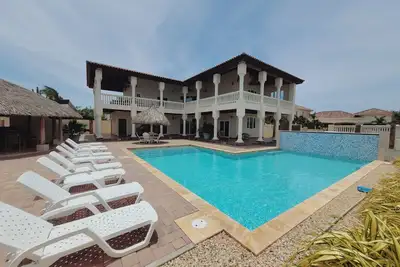 Private luxury villa with sea views in Palm Beach!
