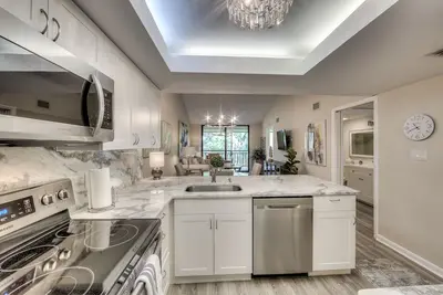 Image de 5 Star Beach Getaway! 3rd floor condo! Must see