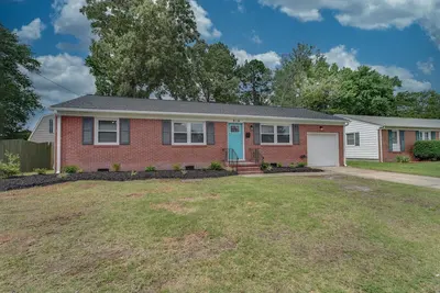 Image de Modern Hampton Home! Prime Location!