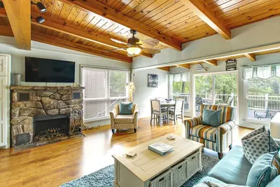 Image de Lakefront Home w/ Dock: 10 Mi to Central Ave!
