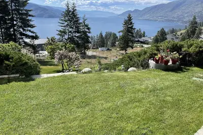 Image de Serene, modern suite with spectacular lake views