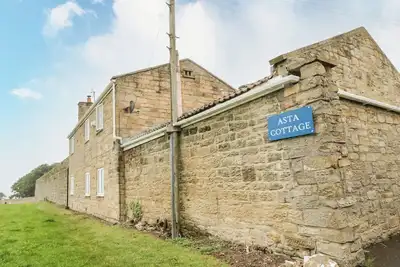 Asta Cottage, pet friendly, with open fire in Cresswell