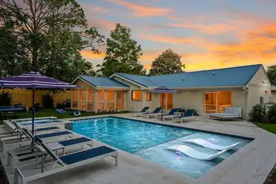 Image de The Oyster - East Beach-Saltwater Pool, Hot Tub, Fire Pit, Ping Pong & Corn Hole
