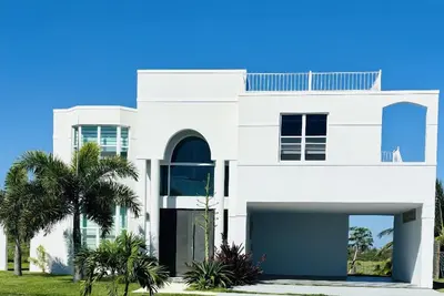 Image de Rooftop Terrace \/ Ocean View \/ Minutes to all Beaches \/ Safe Gated Community